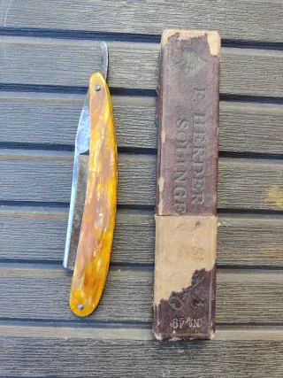 Navaja de afeitar antigua Monserrat 1930