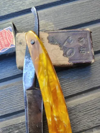 Navaja de afeitar antigua Monserrat 1930