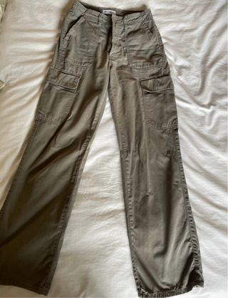 Pantalón cargo Zara verde oliva