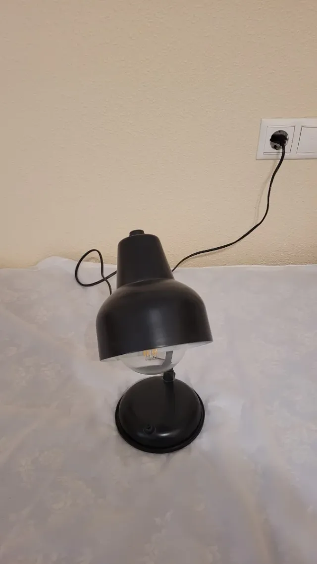 Flexo de escritorio negro metal y plástico