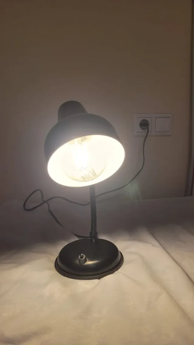 Flexo de escritorio negro metal y plástico