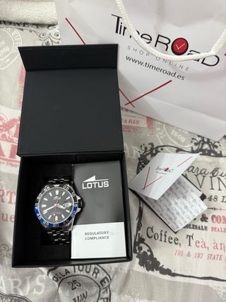 Reloj Lotus Negro y Plateado