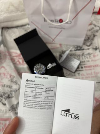 Reloj Lotus Negro y Plateado