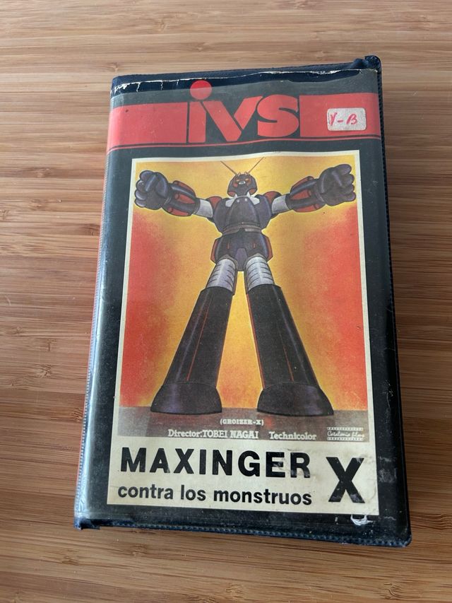 Maxinger X contra los monstruos Beta