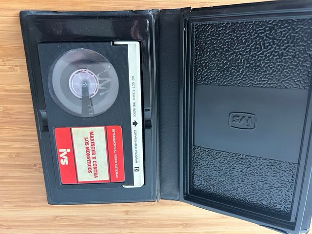 Maxinger X contra los monstruos Beta