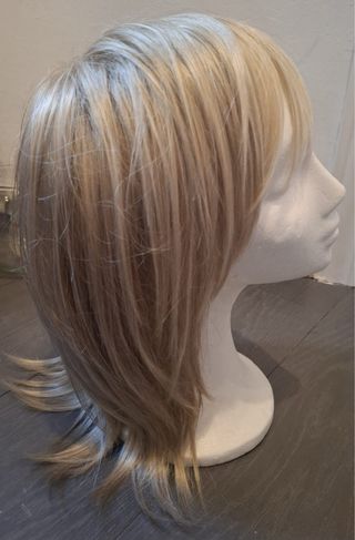 Peluca sintética rubia y dorada