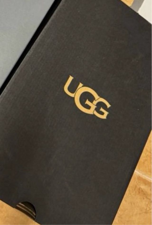 Cajas Nike, Adidas, UGG y ASICS