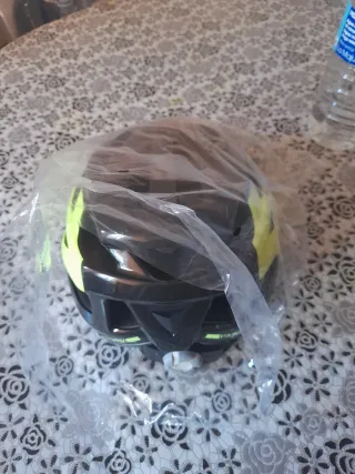 Casco de Ciclismo Negro y Amarillo