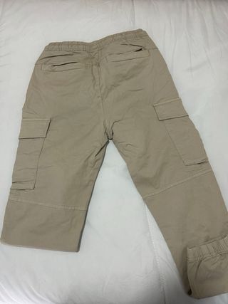 Pantalones cargo beige