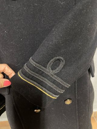 Abrigo negro doble botonadura