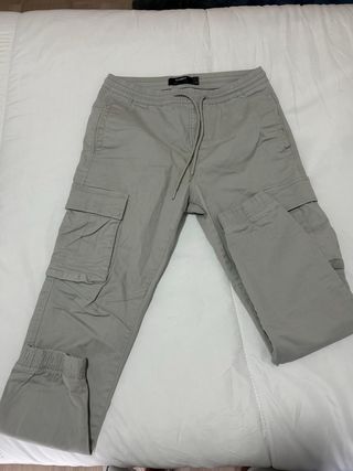 Pantalón cargo Pull&Bear gris