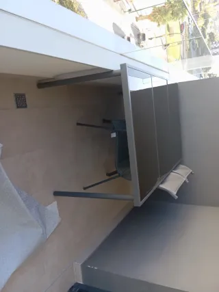 Mesa y 4 sillas de jardín