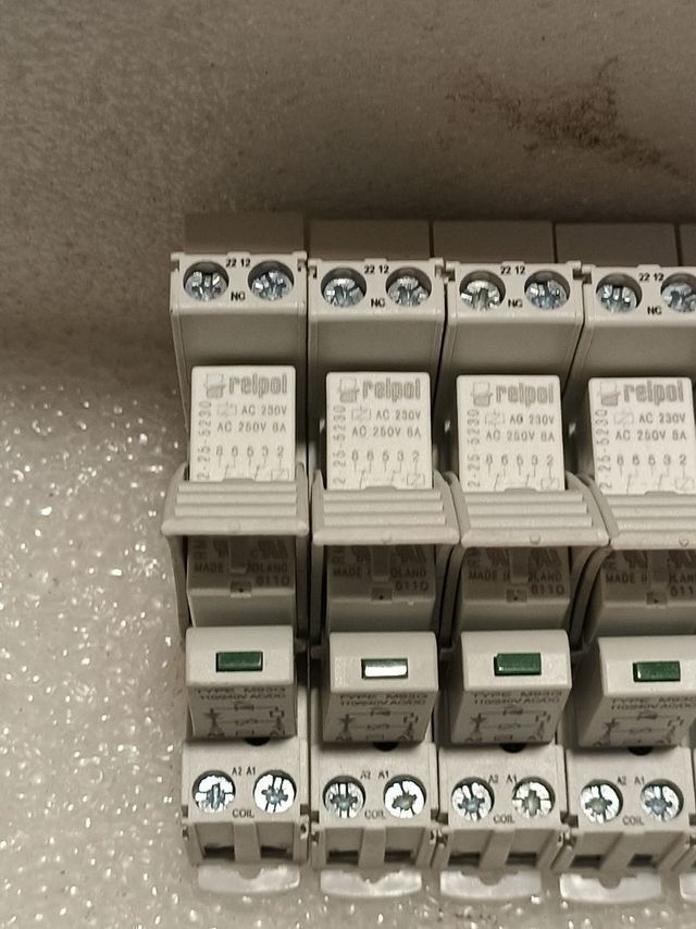 15 relé/zócalo RELPOL