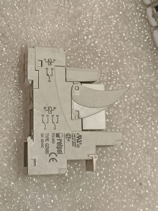 15 relé/zócalo RELPOL