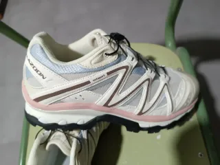 Zapatillas deportivas AZOON beige y rosa