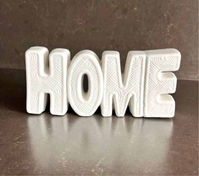 Figura decorativa HOME cerâmica Branca