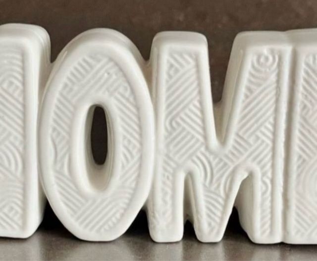 Figura decorativa HOME cerâmica Branca