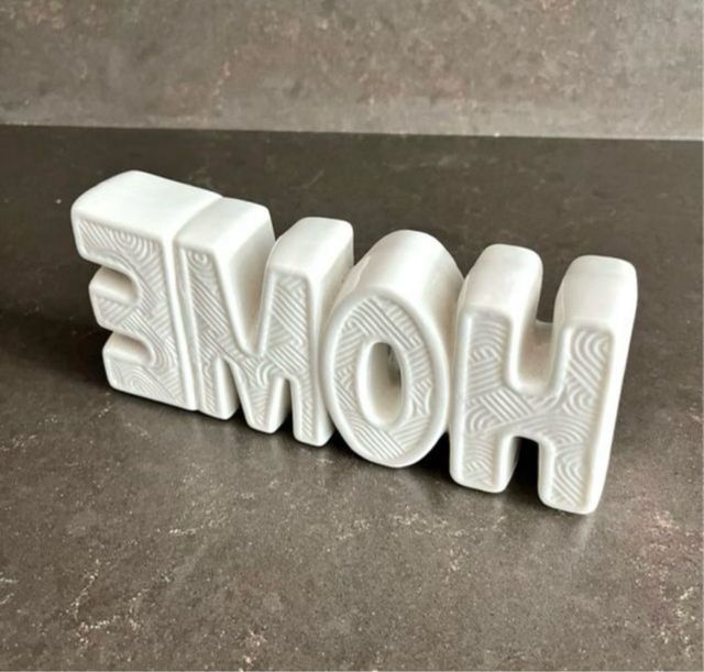 Figura decorativa HOME cerâmica Branca