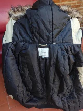 Cazadora invierno hombre beige y negra