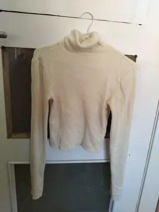 Camiseta cuello alto beige manga larga