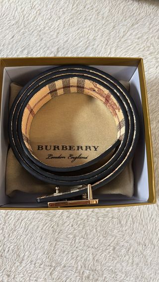 Cinturón Burberry Negro/Beige Logo Dorado
