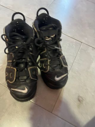 Nike Air More Uptempo Negro/Dorado
