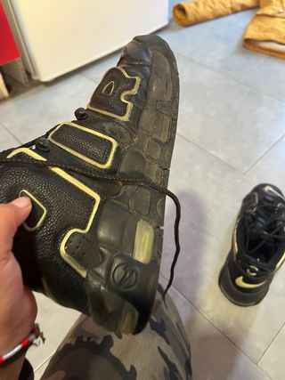 Nike Air More Uptempo Negro/Dorado