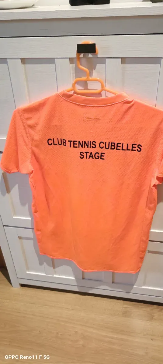 Camiseta laranja de manga curta