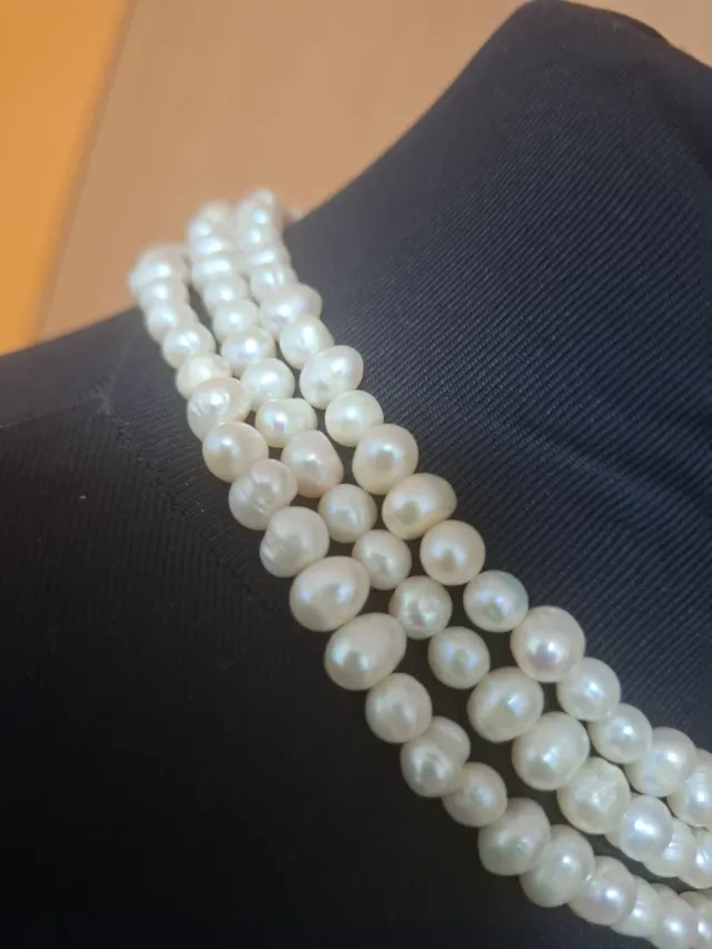 Collar de perlas triple