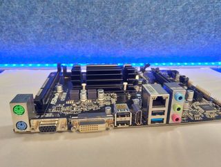 Placa base Asrock Q1900M SoC DDR3 mATX