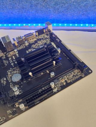 Placa base Asrock Q1900M SoC DDR3 mATX
