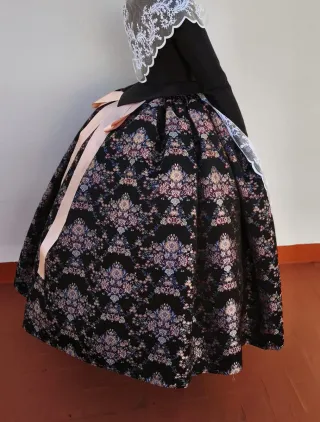 Traje de Fallera Negro y Rosa