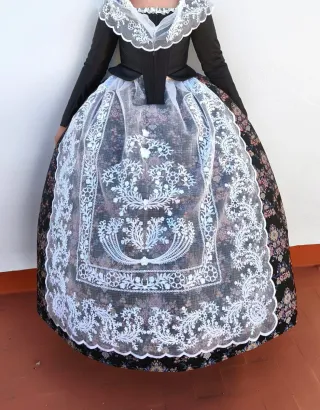 Traje de Fallera Negro y Rosa