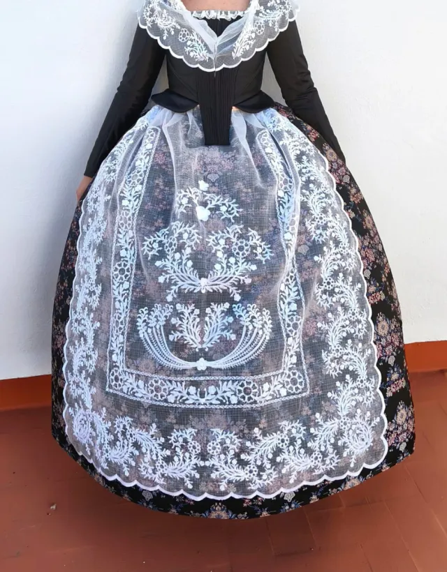 Traje de Fallera Negro y Rosa