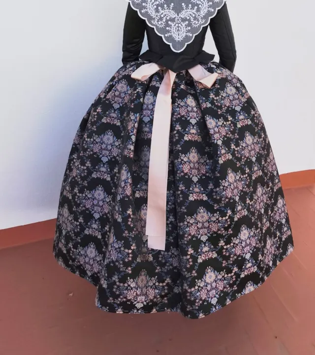 Traje de Fallera Negro y Rosa