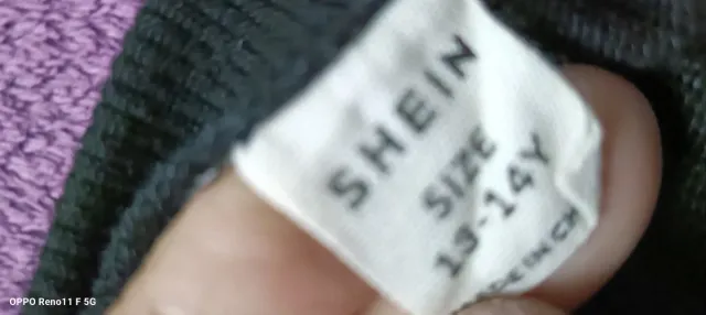 Camiseta com estampa camuflada