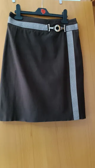 Falda marrón elástica talla M