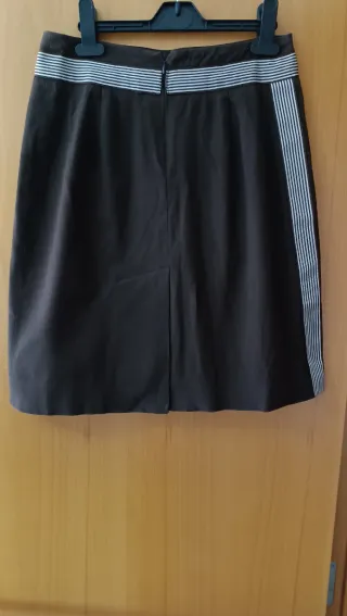 Falda marrón elástica talla M