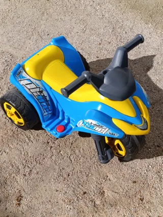Triciclo Eléctrico Infantil Famosa
