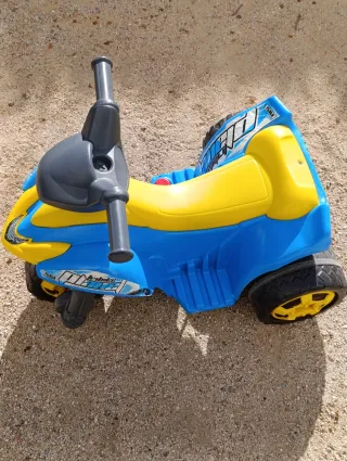 Triciclo Eléctrico Infantil Famosa