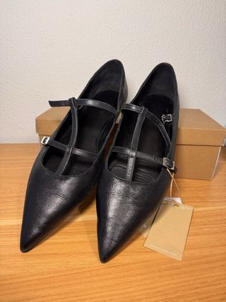 Zapato bailarina piel negro. Talla 43. Zign.