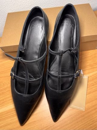 Zapato bailarina piel negro. Talla 43. Zign.