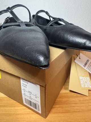 Zapato bailarina piel negro. Talla 43. Zign.
