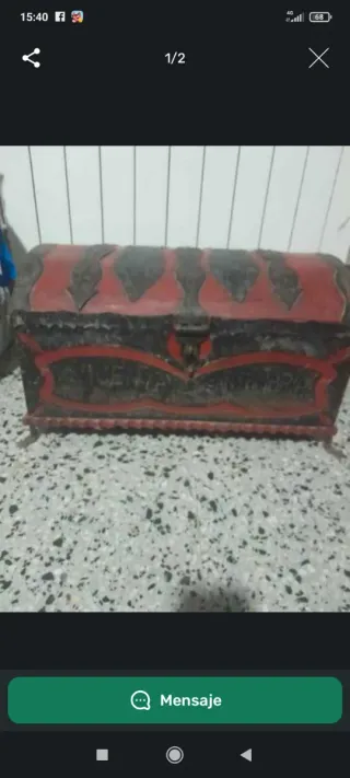 Cofre antiguo estilo medieval vivo en Barcelona