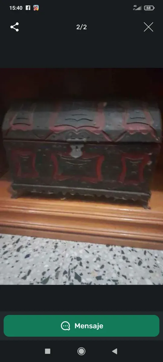 Cofre antiguo estilo medieval vivo en Barcelona