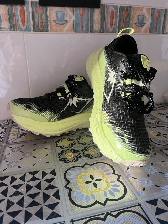 Asics Gel Trabuco 43.5 Negro/Amarillo