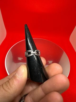 Anello regolabile design a catena