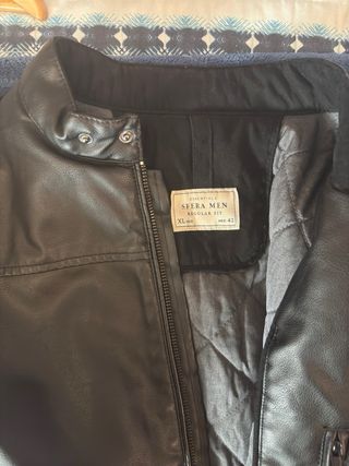 Chaqueta de  Cuero Negra   XL Marca Sfera NUEVA