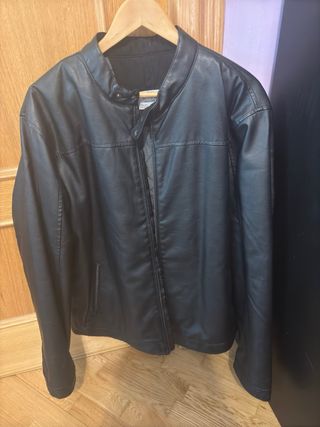 Chaqueta de  Cuero Negra   XL Marca Sfera NUEVA
