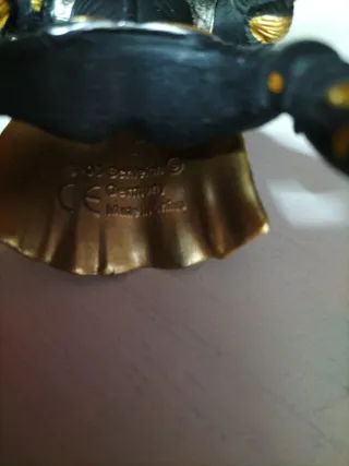 Figura de caballero medieval a caballo